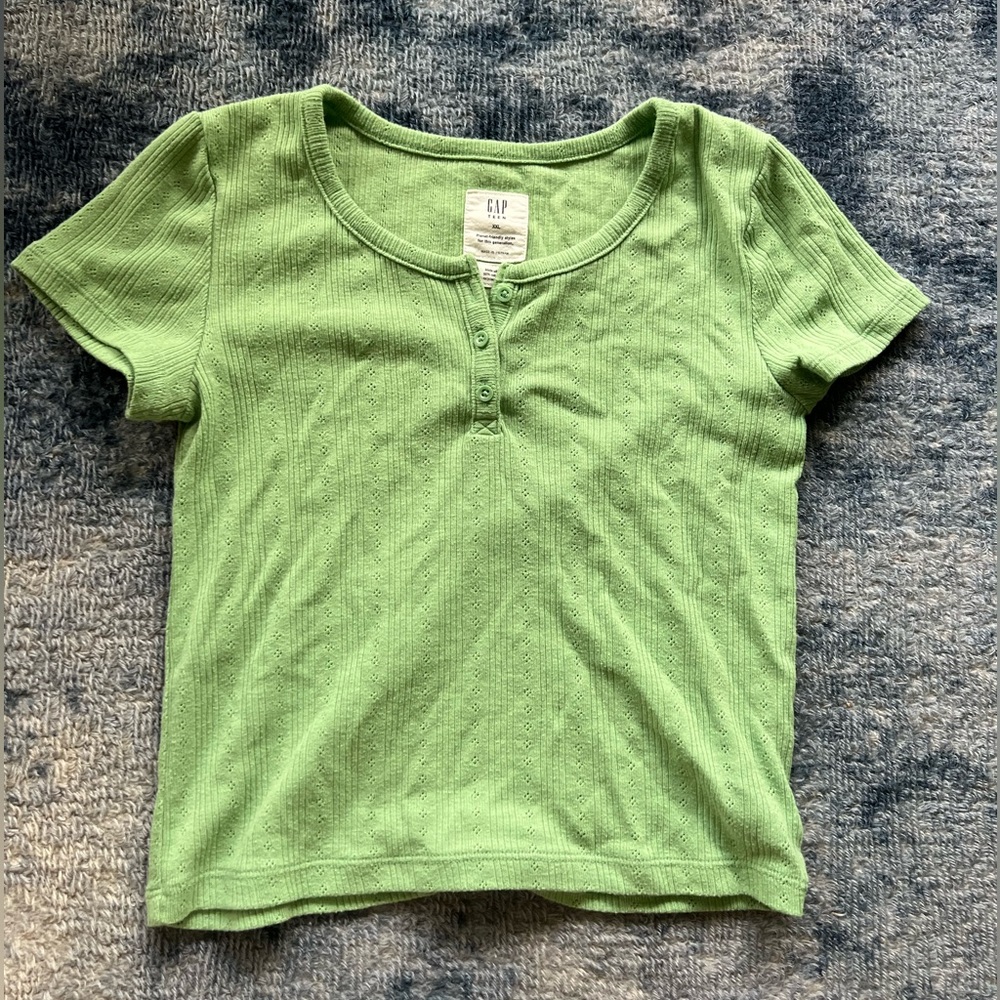 BABY TEE BUNDLE!! TARGET + GAP SIZE S